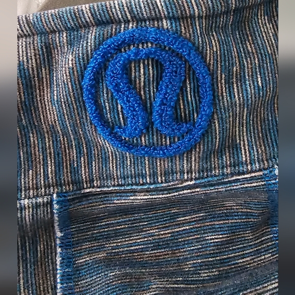 Lululemon zip up sweater size 6 - Picture 2 of 6